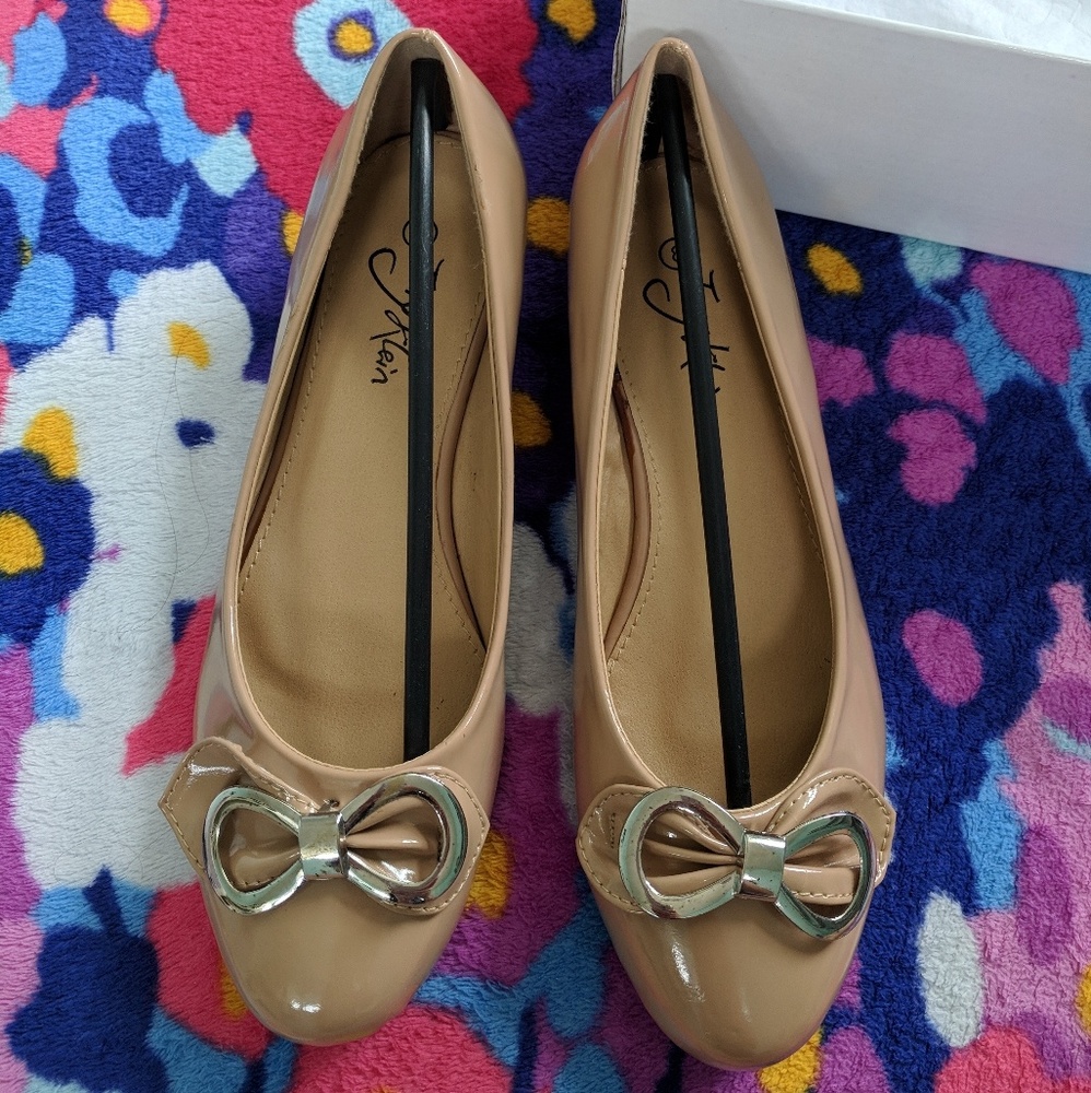 Tan flats/wedges